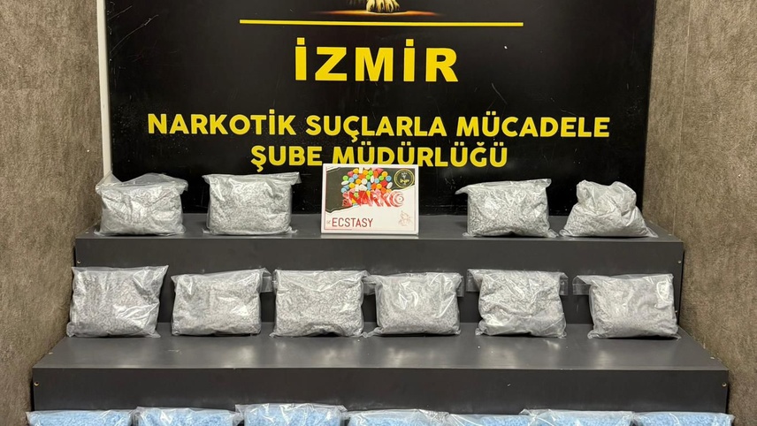 İzmir'de 101 bin 520 uyuşturucu hap ele geçirildi