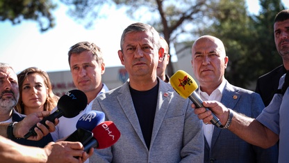 CHP Genel Başkanı Özel'den İzmir Buca Ceza İnfaz Kurumu'ndaki tutuklu partililere ziyaret