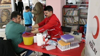 Denizli'de ilkokulda kan bağışı etkinliği düzenlendi