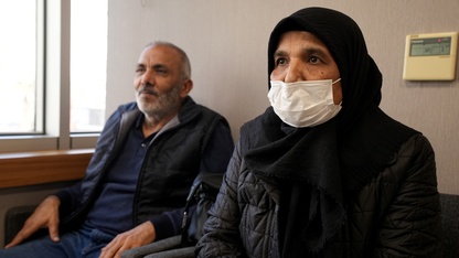 Evlatlarını ve sağlığını yitirdiği depremin üçüncü yılında eşinin bağışladığı böbrekle iyileşti