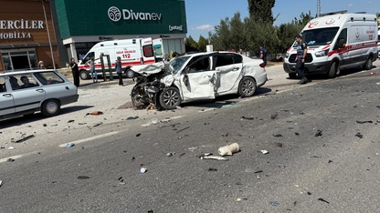 Manisa'da zincirleme trafik kazasında 1 kişi öldü, 4 kişi yaralandı