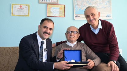 Demirci Belediye Başkanı Kara'dan yaşlılara kandil ziyareti