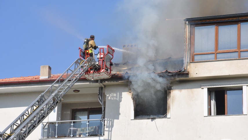 Manisa'da evde çıkan yangın söndürüldü