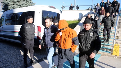 Muğla'da "yanıltıcı bilgi yayma" soruşturmasının ikinci dalgasında yakalanan 8 şüpheli adliyede