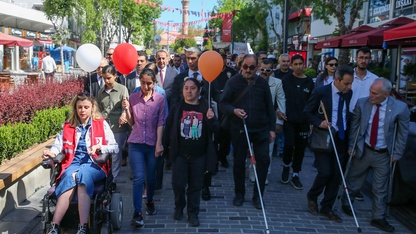 İzmir, Aydın ve Uşak'ta "aile yürüyüşü" düzenlendi
