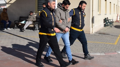 Manisa'da fabrikadan hırsızlığa karışan 5 zanlı tutuklandı