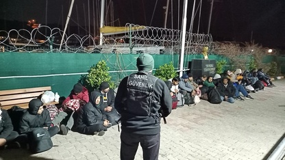 İzmir'de 25 düzensiz göçmen yakalandı