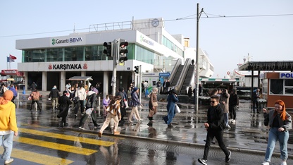 İzmir'de fırtına nedeniyle deniz taştı