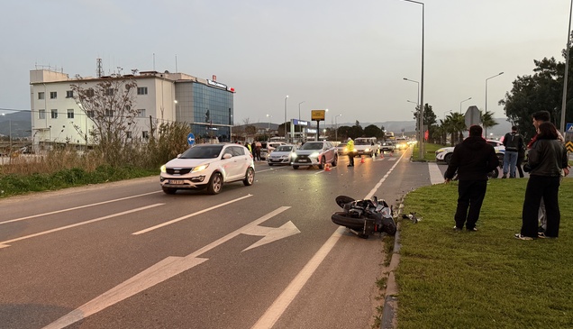 Aydın'da motosikletle hafif ticari aracın çarpışma anı kamerada