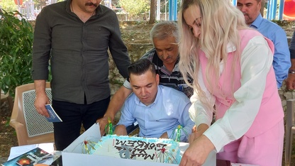 Kale Kaymakamı Gürbüz, engelli kişinin doğum günü kutlamasına katıldı