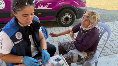 Muğla'da, gezici dayanışma otobüsü kırsal mahallelerde kadınlar ve çocuklarla buluşuyor
