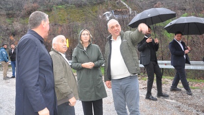 AK Partili Çankırı çöken Ödemiş-Turgutlu yolunda incelemede bulundu