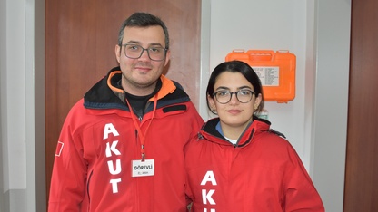 Depremzede avukat eşiyle AKUT'ta görev yapıyor