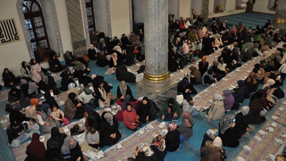 Kütahya'da hurma, su, ayran ve simitle "Ümmet İftarı" programı düzenlendi