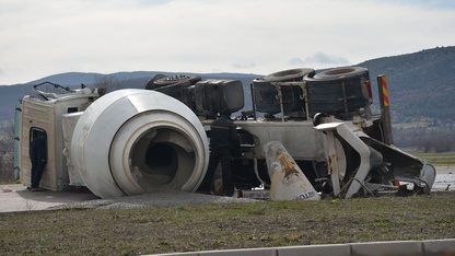 Kütahya'da aynı firmaya ait beton mikserlerinin çarpıştığı kazada 2 kişi yaralandı