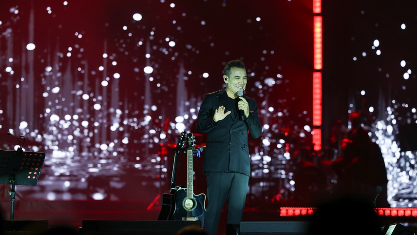 Şarkıcı Ferhat Göçer, Aydın Kültür Yolu Festivali'nde konser verdi