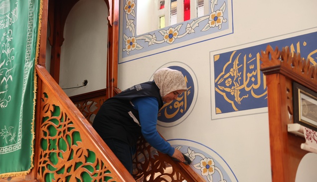 Marmaris'te bayram öncesi camilerde titiz temizlik