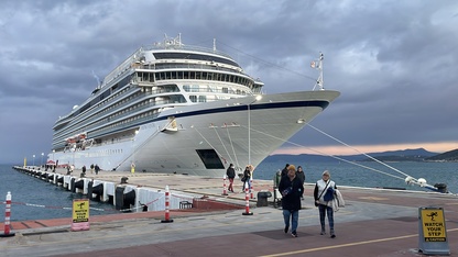 Kuşadası'na yeni yılın ilk kruvaziyeri geldi