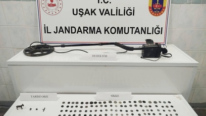 Uşak'ta bir evde 161 sikke ele geçirildi