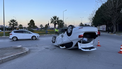 Denizli'de iki otomobilin çarpıştığı kazada 3 kişi yaralandı