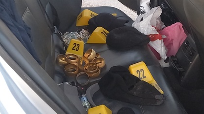 Manisa'da kuyumcudan hırsızlık yapan 3 zanlı kovalamaca sonucu yakalandı