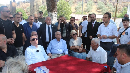 Zafer Partisi Genel Başkanı Özdağ, İzmir'de yangın bölgesinde incelemelerde bulundu