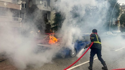 Uşak'ta seyir halindeki otomobilde çıkan yangın söndürüldü