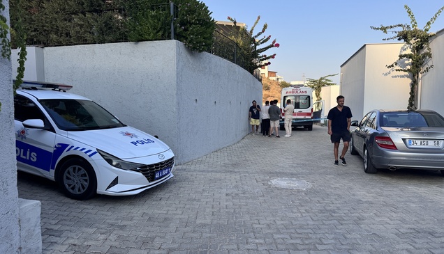 Bodrum'da 2 kişi evde başından silahla vurulmuş halde ölü bulundu