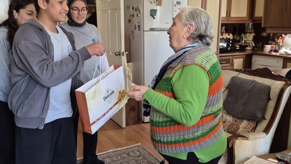 Muğla'da liselilerden emekli öğretmenlere vefa ziyareti