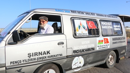 "Elmacı dede" bahçesinde yetiştirdiği elmaları İzmir'deki Mehmetçik için getirdi