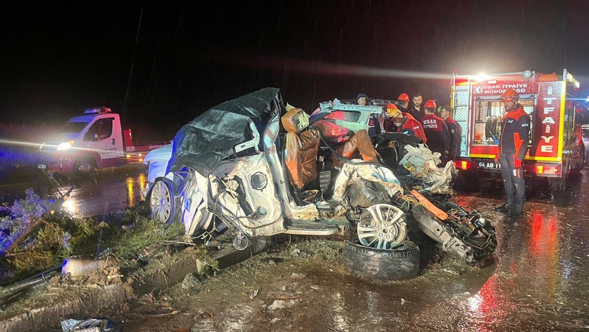 Uşak'ta zincirleme trafik kazasında 4 kişi hayatını kaybetti