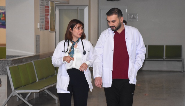Fakültede tanışan doktor çift aynı hastanede görev yapıyor 