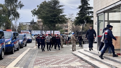 Manisa'da iki aile arasında çıkan kavgada 1'i ağır 3 kişi yaralandı