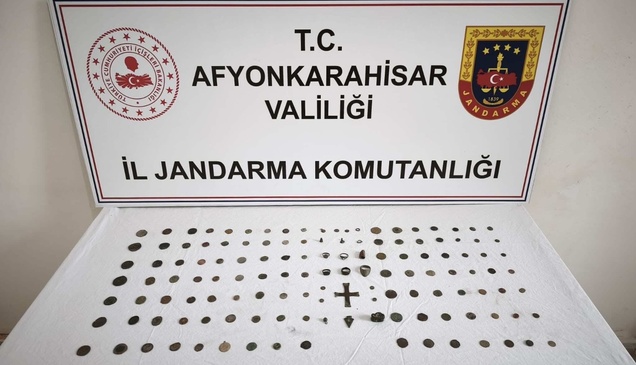 Afyonkarahisar'da evinde 133 sikke ve obje ele geçirilen şüpheli tutuklandı