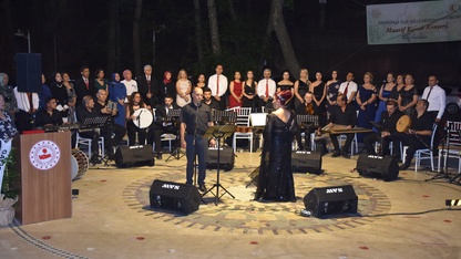 Kemalpaşa'da öğretmenlerin oluşturduğu korodan yıl sonu konseri