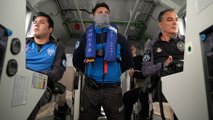 Deniz polisleri, teşkilatlarının 181. kuruluş yıl dönümünü su altında bayrak açarak kutladı