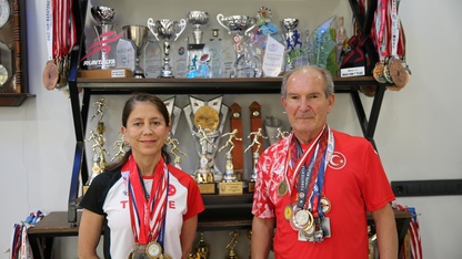 Karı koca master atletler, yeni madalyalara birlikte koşuyor