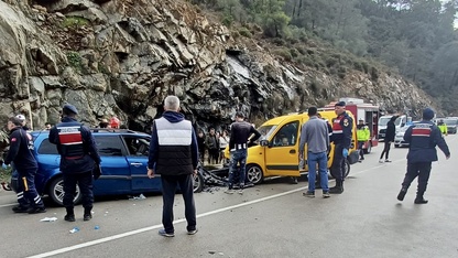 Muğla'da otomobille hafif ticari aracın çarpıştığı kazada 7 kişi yaralandı