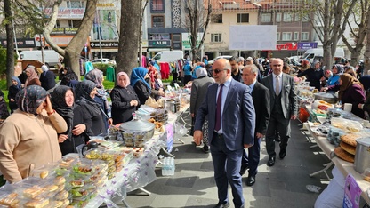 Afyonkarahisar’da hayır çarşısı kuruldu