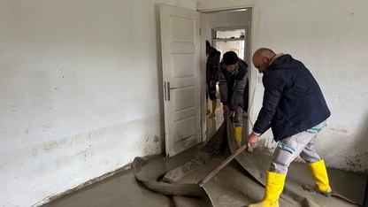 Muğla'nın Seydikemer ilçesinde su basan evlerdeki temizlik çalışmaları sürüyor
