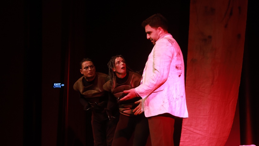 Marmaris Belediye Tiyatrosu ilk oyununu sergiledi