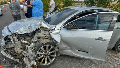 Uşak'ta iki otomobilin çarpışması sonucu anne ve oğlu hayatını kaybetti