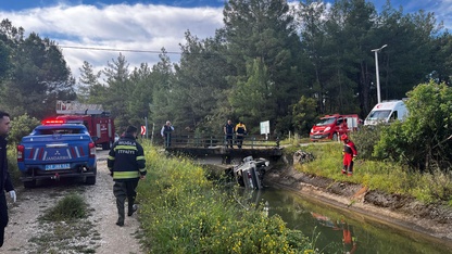 Muğla'da su kanalına devrilen otomobilin sürücüsü hayatını kaybetti