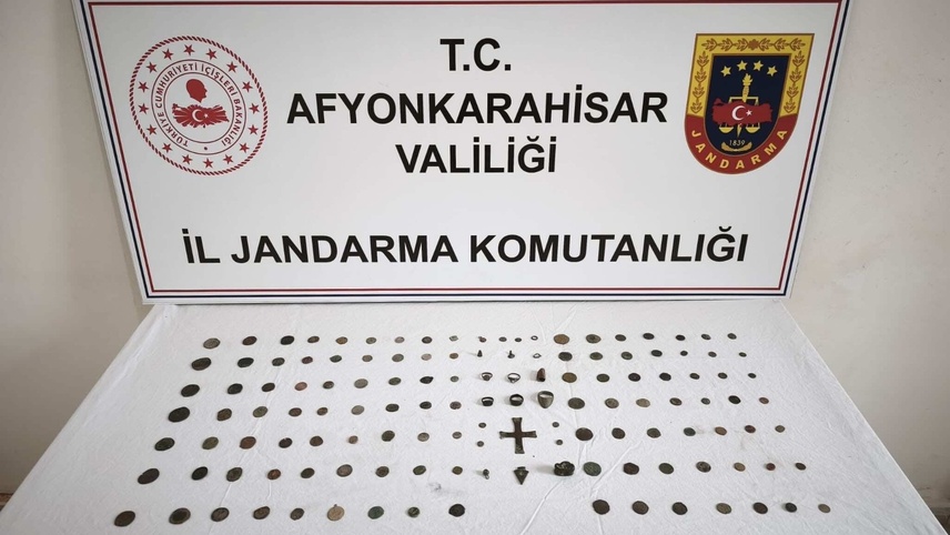 Afyonkarahisar'da evinde 133 sikke ve obje ele geçirilen şüpheli tutuklandı