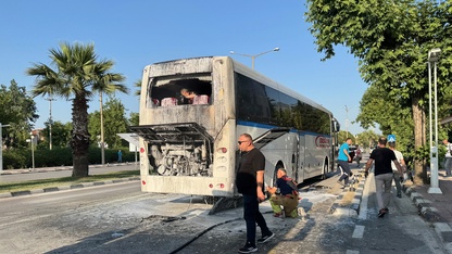 Manisa'da servis otobüsünde çıkan yangın söndürüldü 