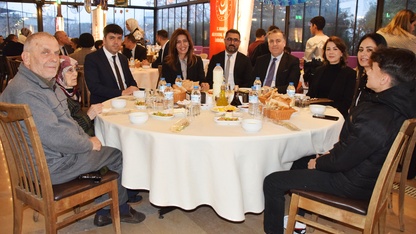 Turgutlu'da çocuklar ve huzurevi sakinleri iftarda buluştu