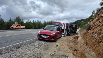 Muğla'da devrilen ambulanstaki 3 sağlık personeli yaralandı