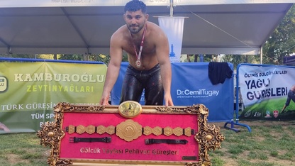 Ödemiş Gölcük Yaylası Yağlı Güreşleri'nde başpehlivanlığı Erkan Taş kazandı