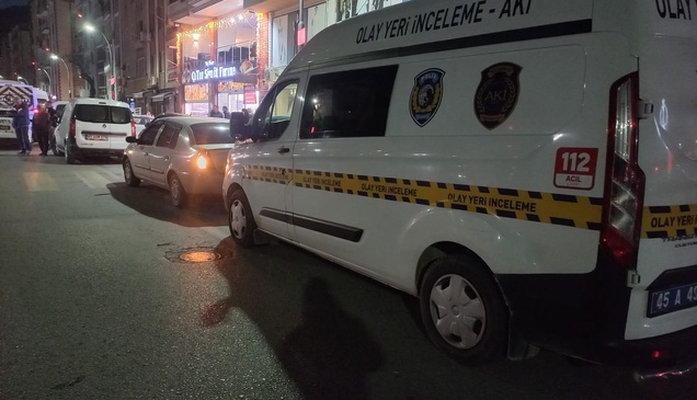 Yunusemre'de hafif ticari aracın çarptığı yaya yaralandı