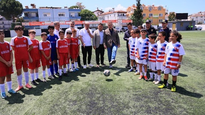 Muğla Valisi Akbıyık futbol turnuvası yarı final maçlarının başlama vuruşunu yaptı